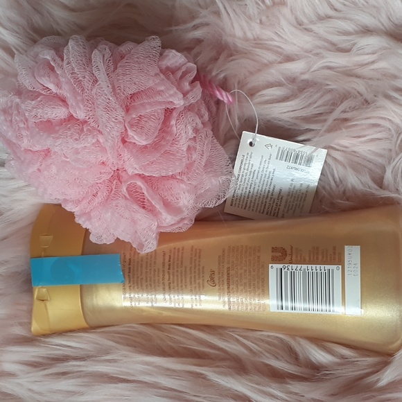 RARE!! Brand New DISCONTINUED CARESS GLOWING TOUCH BODY WASH & POOF- 2 CT. - Picture 2 of 2